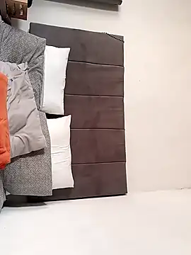 Snapshot of BLACK_BOTTOM03 chatting on 11/28/25, 10:29 BLACK BOTTOM03 online show from 11/28/25, 10:29