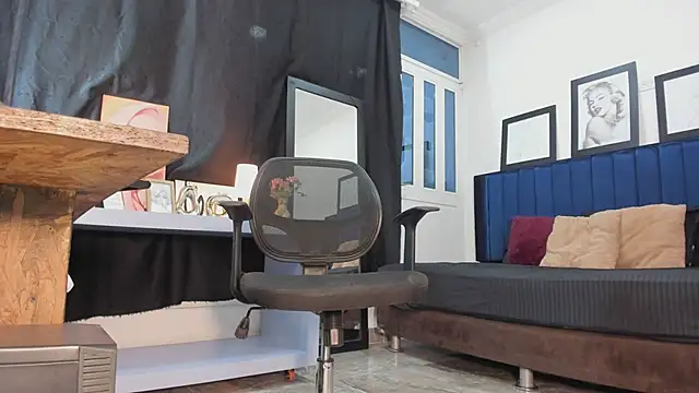 ElizabethBell  online show from 02/14/26, 04:20