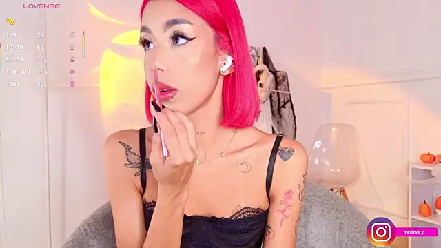 Snapshot of Mely-taylor chatting on 10/28/25, 09:06 Mely-taylor online show from 10/28/25, 09:06