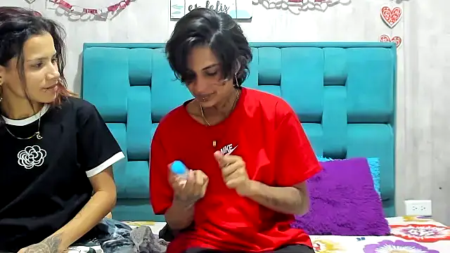 chicamir22 online show from 09/12/25, 12:33