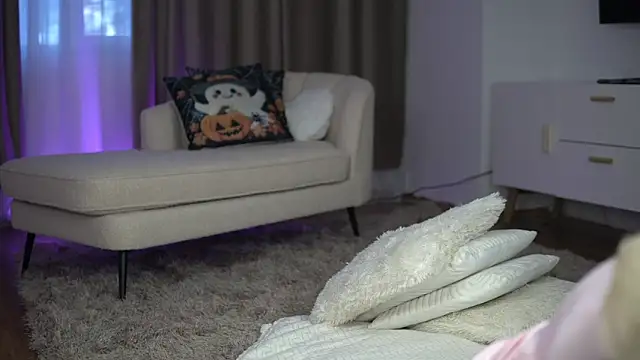 TiffanyMaze online show from 10/30/25, 11:44