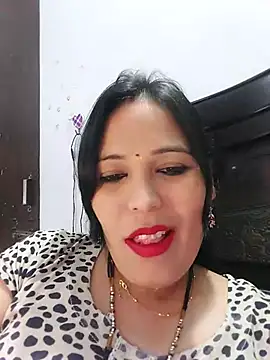 Snapshot of Poojabhabi101 chatting on 02/06/25, 05:35 Poojabhabi101 online show from 02/06/25, 05:35