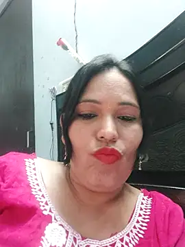 Snapshot of Poojabhabi101 chatting on 03/19/25, 06:03 Poojabhabi101 online show from 03/19/25, 06:03