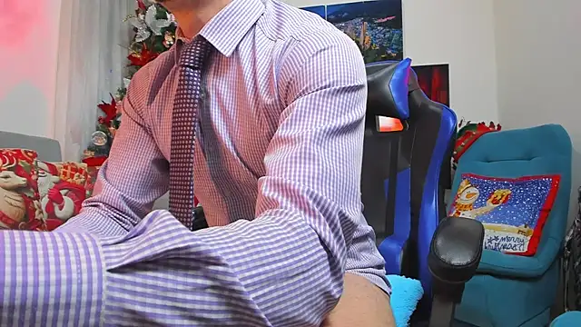 Snapshot of LiamCossio_ chatting on 12/12/24, 01:43 LiamCossio  online show from 12/12/24, 01:43