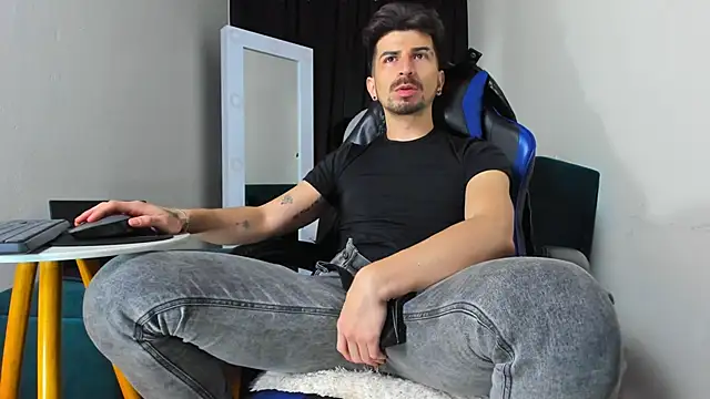 Snapshot of LiamCossio_ chatting on 01/10/25, 06:42 LiamCossio  online show from 01/10/25, 06:42