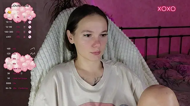 lil luna x online show from 11/18/25, 10:47