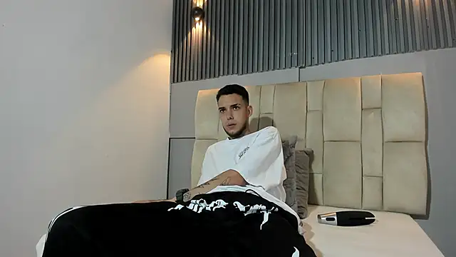 ricardo333 online show from 04/15/26, 02:24