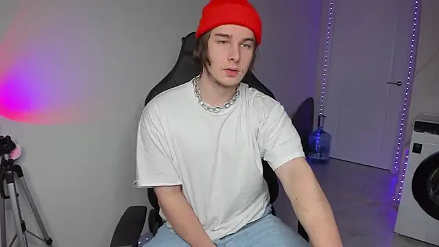 Vincent Strong online show from 12/04/24, 01:09