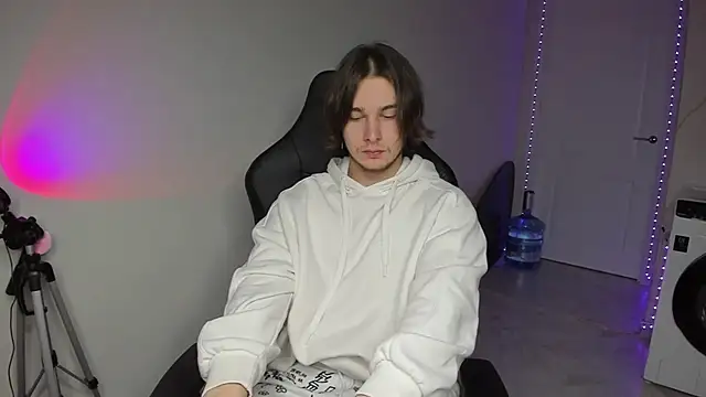 Vincent Strong online show from 12/10/24, 07:47