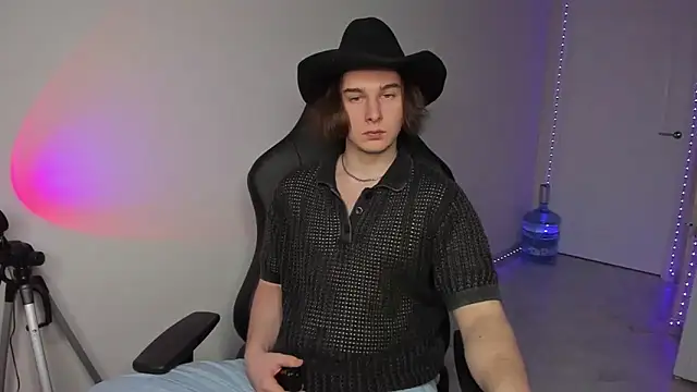 Vincent Strong online show from 01/05/25, 03:13