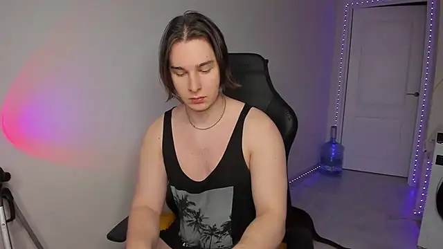 Vincent Strong online show from 01/10/25, 06:31