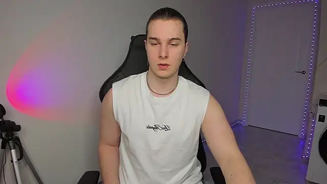 Vincent Strong online show from 02/02/25, 01:19