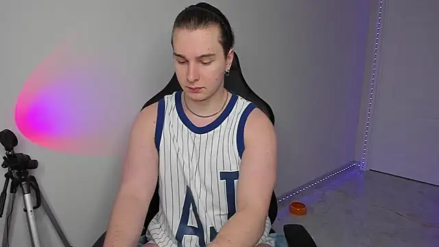 Vincent Strong online show from 02/08/25, 02:49