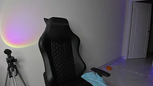 Vincent Strong online show from 02/19/25, 07:17