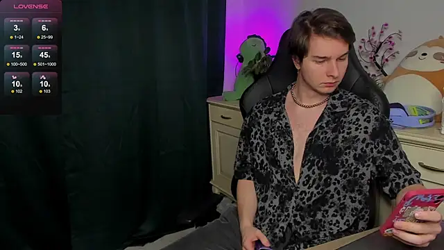 Vincent Strong online show from 10/26/25, 08:42