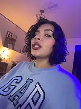 GigiiStone online show from 12/15/25, 11:42