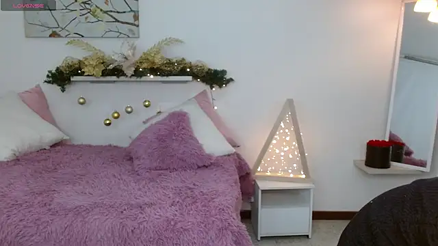 sofia perez    online show from 11/28/25, 09:28