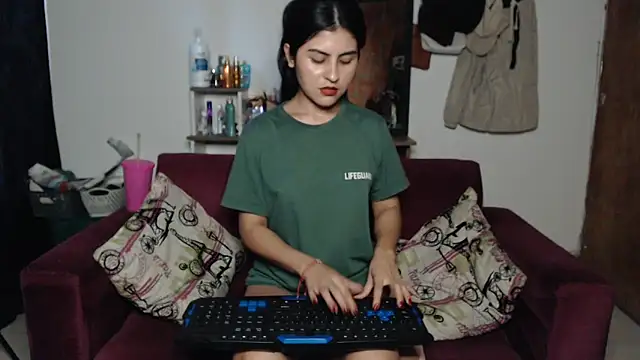 Snapshot of Nathacha chatting on 03/20/25, 10:18 Nathacha online show from 03/20/25, 10:18