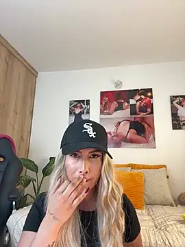 zafiro mo0n online show from 02/24/25, 10:58