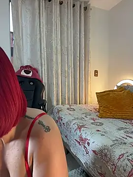 Snapshot of zafiro_mo0n chatting on 02/14/26, 10:39 zafiro mo0n online show from 02/14/26, 10:39