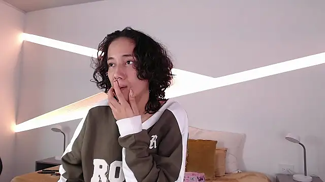 hot little bunny online show from 12/15/24, 09:20