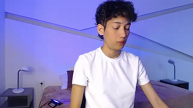 hot little bunny online show from 02/12/25, 08:40