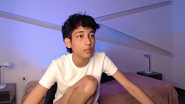 hot little bunny online show from 02/12/25, 11:41