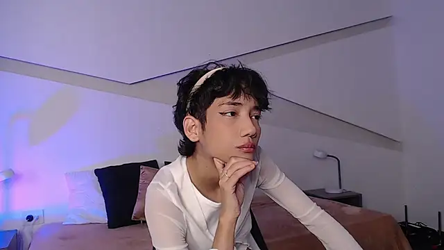 hot little bunny online show from 02/26/25, 08:22