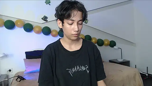 hot little bunny online show from 03/18/25, 08:37