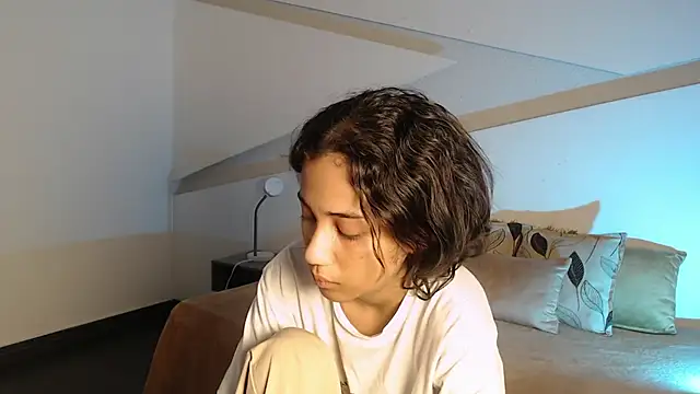 hot little bunny online show from 10/03/25, 09:23