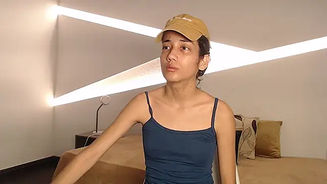 hot little bunny online show from 10/06/25, 09:12