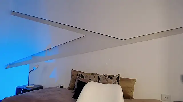 hot little bunny online show from 10/17/25, 08:22