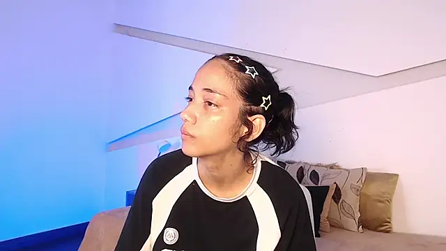 hot little bunny online show from 10/23/25, 08:51