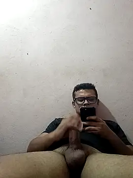 Snapshot of Novin18RJ chatting on 02/16/25, 06:10 Novin18RJ online show from 02/16/25, 06:10