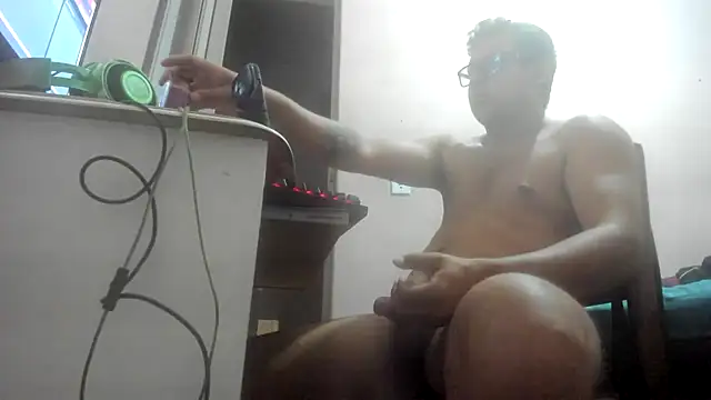 Snapshot of Novin18RJ chatting on 03/14/25, 07:48 Novin18RJ online show from 03/14/25, 07:48