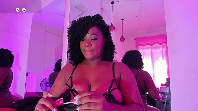 Snapshot of Tyra_Privacy chatting on 02/15/25, 05:50 Tyra Privacy online show from 02/15/25, 05:50