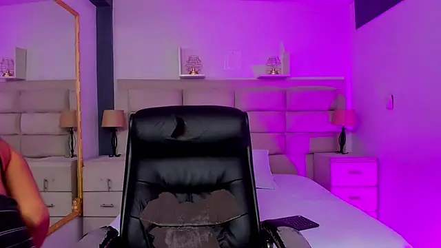 CinthiaCollins online show from 11/15/25, 08:38