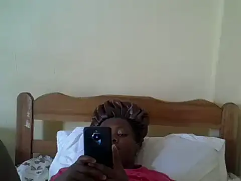 Snapshot of sweet-frida22 chatting on 02/06/25, 12:05 sweet-frida22 online show from 02/06/25, 12:05