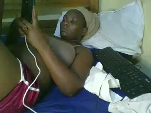 Snapshot of sweet-frida22 chatting on 02/13/25, 04:28 sweet-frida22 online show from 02/13/25, 04:28