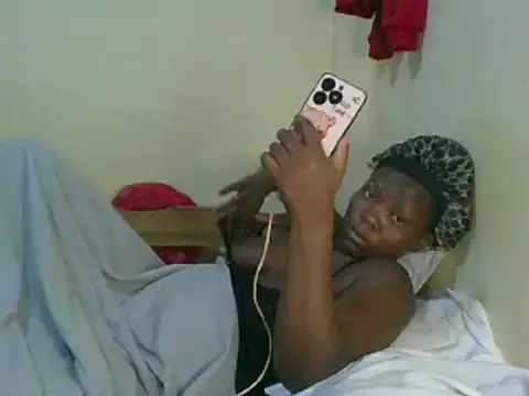 Snapshot of sweet-frida22 chatting on 03/03/25, 02:15 sweet-frida22 online show from 03/03/25, 02:15