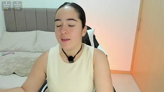 soyamandaa  online show from 12/22/25, 10:40