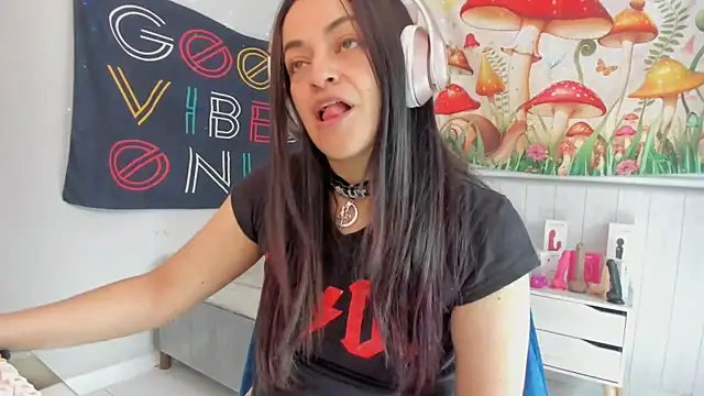 LovelyAzucena online show from 11/11/25, 02:39