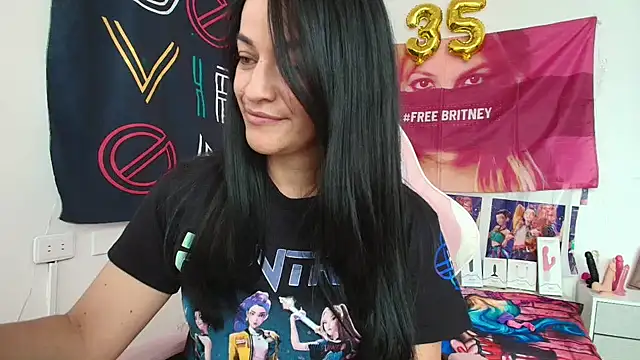 LovelyAzucena online show from 04/30/26, 03:18
