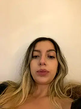 mari ana02 online show from 10/04/25, 09:57