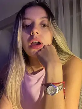 Snapshot of mari_ana02 chatting on 10/21/25, 01:06 mari ana02 online show from 10/21/25, 01:06