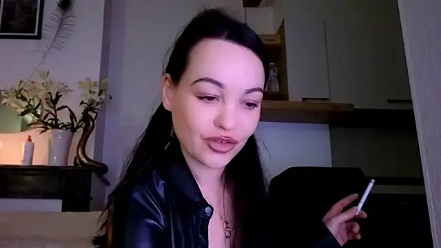 Snapshot of Lilie_romeo chatting on 12/17/24, 04:11 Lilie romeo online show from 12/17/24, 04:11
