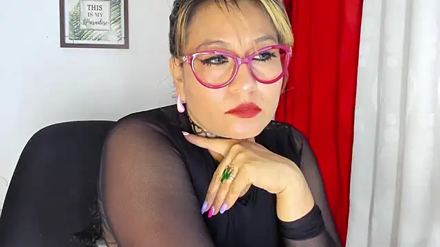 Snapshot of Victoria_Caruso chatting on 12/18/24, 01:26 Victoria Caruso online show from 12/18/24, 01:26