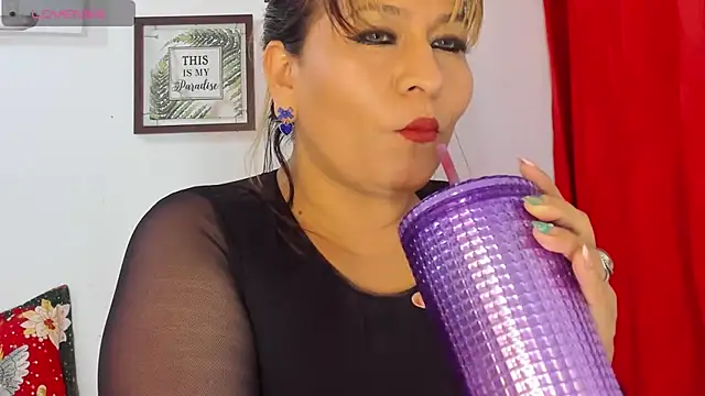 Snapshot of Victoria_Caruso chatting on 12/28/24, 12:15 Victoria Caruso online show from 12/28/24, 12:15