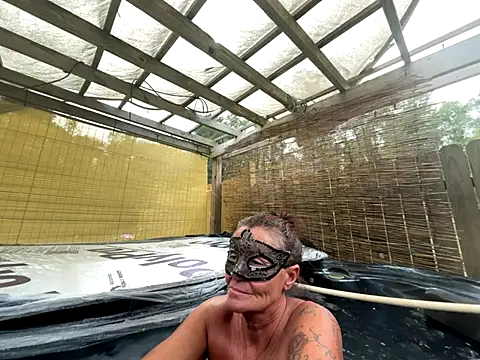 Snapshot of prainxxx22 chatting on 10/10/25, 06:29 prainxxx22 online show from 10/10/25, 06:29