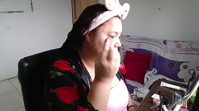 girl milk2 online show from 02/23/25, 12:59